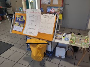 Notre stand monté sur cariole, lors de la permanence à la MJC d'Amplepuis